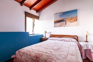 3 bedrooms, iron/ironing board, bed sheets