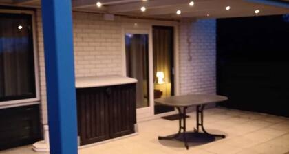 bungalow indépendant sur 450 m2 de terrain, jardin clos avec vue dégagée