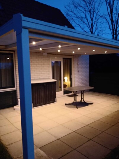 detached bungalow on 450 m2 plot, fenced garden with unobstructed view