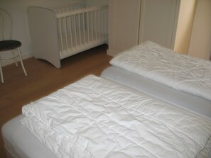 3 bedrooms, free WiFi, bed sheets