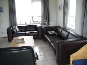 TV, DVD player, music library, video library - detached bungalow on 450 m2 plot, fenced garden with unobstructed view (breskens,  gemeente sluis)