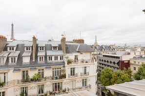 View from property - Views to the Eighth, by Veeve (Paris)