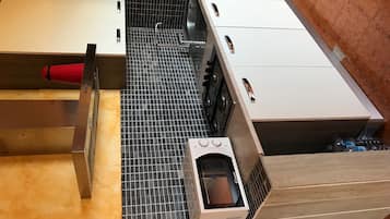 雪櫃、微波爐、焗爐、爐具