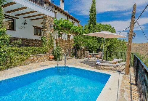 Rural house with private JACUZZI. 2-4 people C´ANTONIA