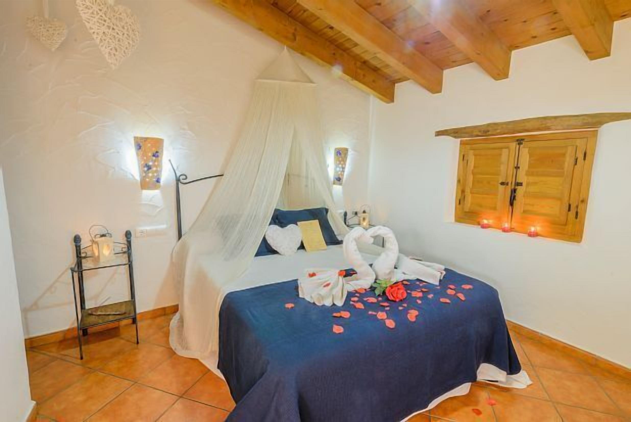 2 bedrooms, iron/ironing board, travel cot, free WiFi