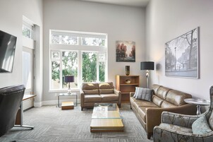 Executive Penthouse, 1 King Bed, Non Smoking | Living area | 42-inch flat-screen TV with cable channels, Smart TV, Netflix