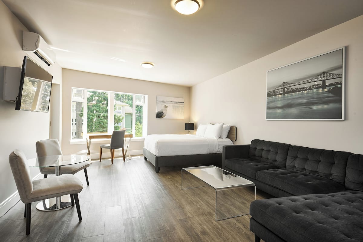 Family Suite, 1 Bedroom, 1 King and 1 Queen bed, Non Smoking | 1 bedroom, iron/ironing board, free WiFi, bed sheets