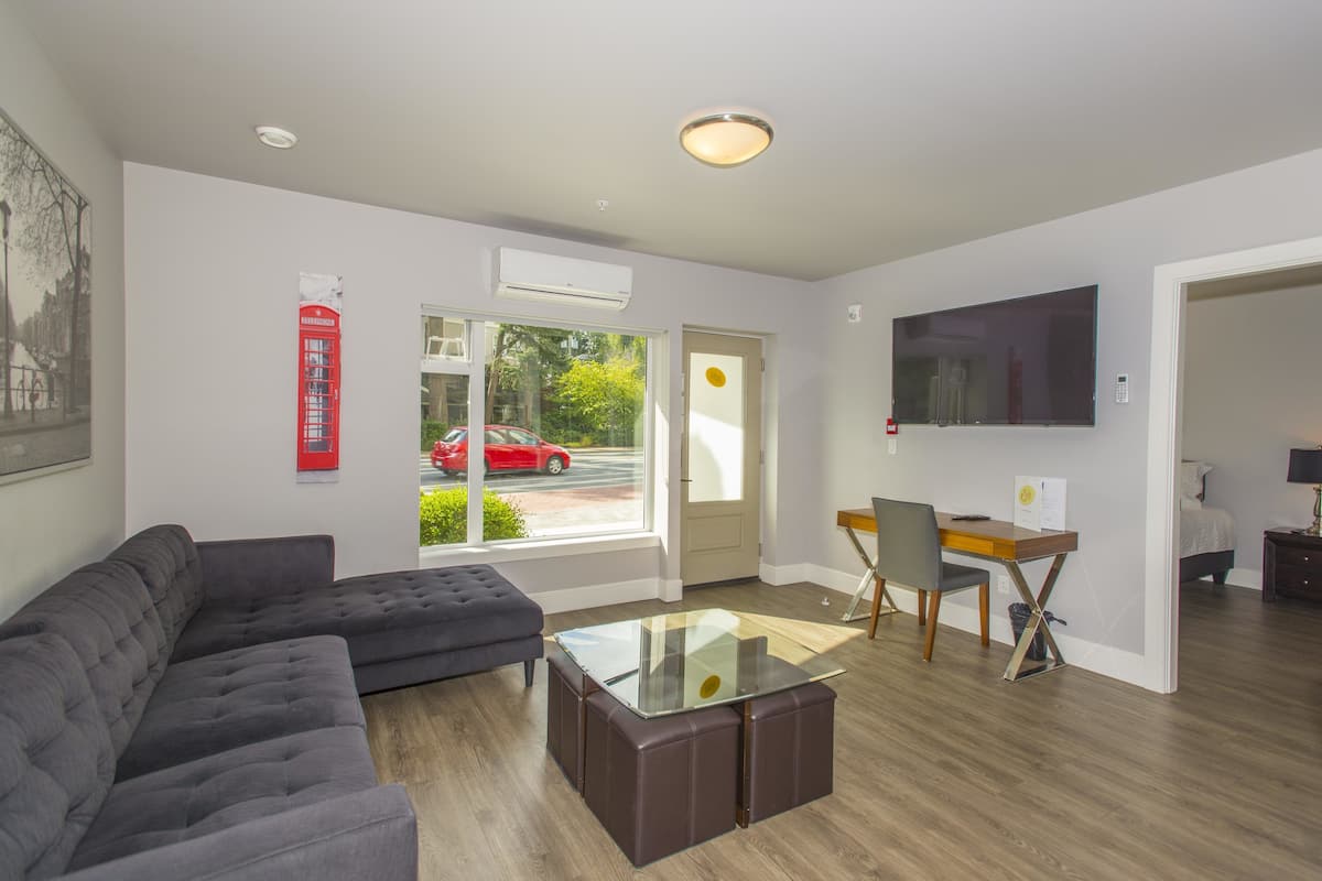 Suite, 2 Bedrooms, Non Smoking, 2 Bathrooms | Living area | 42-inch flat-screen TV with cable channels, Smart TV, Netflix