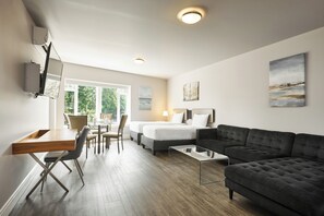 Family Suite, 1 Bedroom, 2 Twin and 1 King bed, Non Smoking