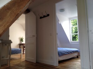 3 slaapkamers, een strijkplank/strijkijzer, wifi, beddengoed