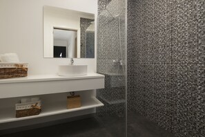 Shower, hair dryer, towels, shampoo - ANGEL´S SUNSET T3 SEA VIEW (Estreito da Calheta)