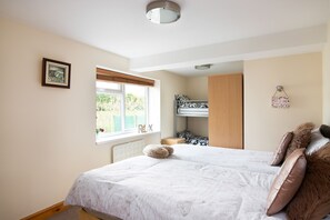 3 Schlafzimmer, Bügeleisen/Bügelbrett, Reisekinderbett, kostenloses WLAN