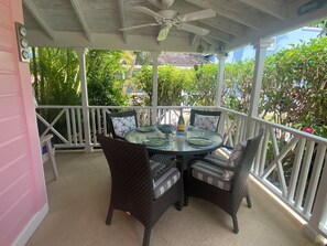 Outdoor dining - 5 Porters Court, Luxury 2 bed villa, 5 mins walk to beach, including Beach Club (Holetown)