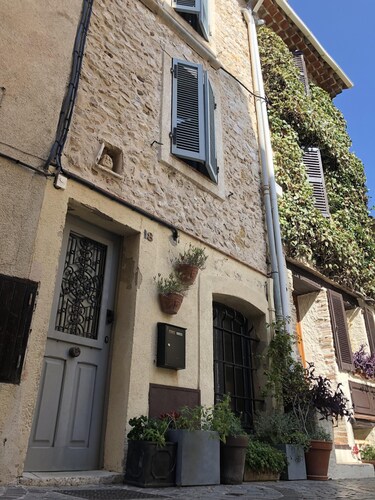 Classic Vieil Antibes House With Roof Terrace Offering Sea Views