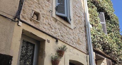 Classic Vieil Antibes House With Roof Terrace Offering Sea Views