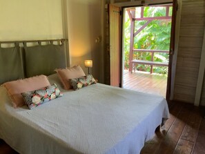 2 chambres, fer et planche à repasser, Wi-Fi, draps fournis