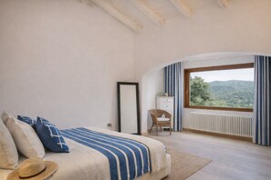 3 bedrooms, iron/ironing board, WiFi, bed sheets - Large villa with private pool, surrounded by greenery, sea view - Costa Smeralda (Porto Rotondo)