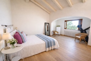 3 bedrooms, iron/ironing board, WiFi, bed sheets - Large villa with private pool, surrounded by greenery, sea view - Costa Smeralda (Porto Rotondo)