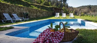 Casa do Ribeiro / Quinta da Costeira AL 80 388 Complete rental with pool.