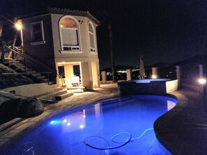 Outdoor pool, open 7:00 AM to midnight, free pool cabanas - Sunshine Mountain Bed and Breakfast (San Marcos)