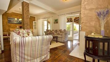 Smart-tv och eldstad