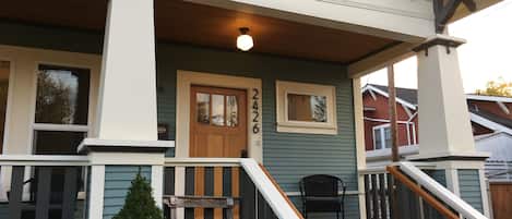 Entrada al alojamiento