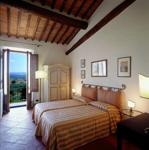 3 slaapkamers, een strijkplank/strijkijzer, wifi, beddengoed