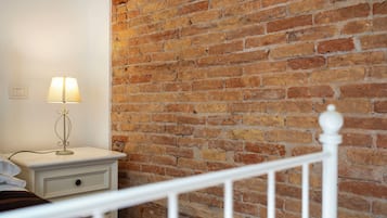 1 slaapkamer, een strijkplank/strijkijzer, wifi, beddengoed