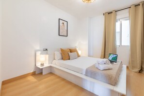 2 عدّة غرف نوم ومكواة/لوح كي وواي فاي مجانًا وملاءات أسرّة