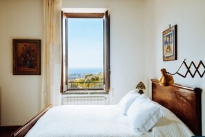 3 chambres, fer et planche à repasser, Wi-Fi, draps fournis