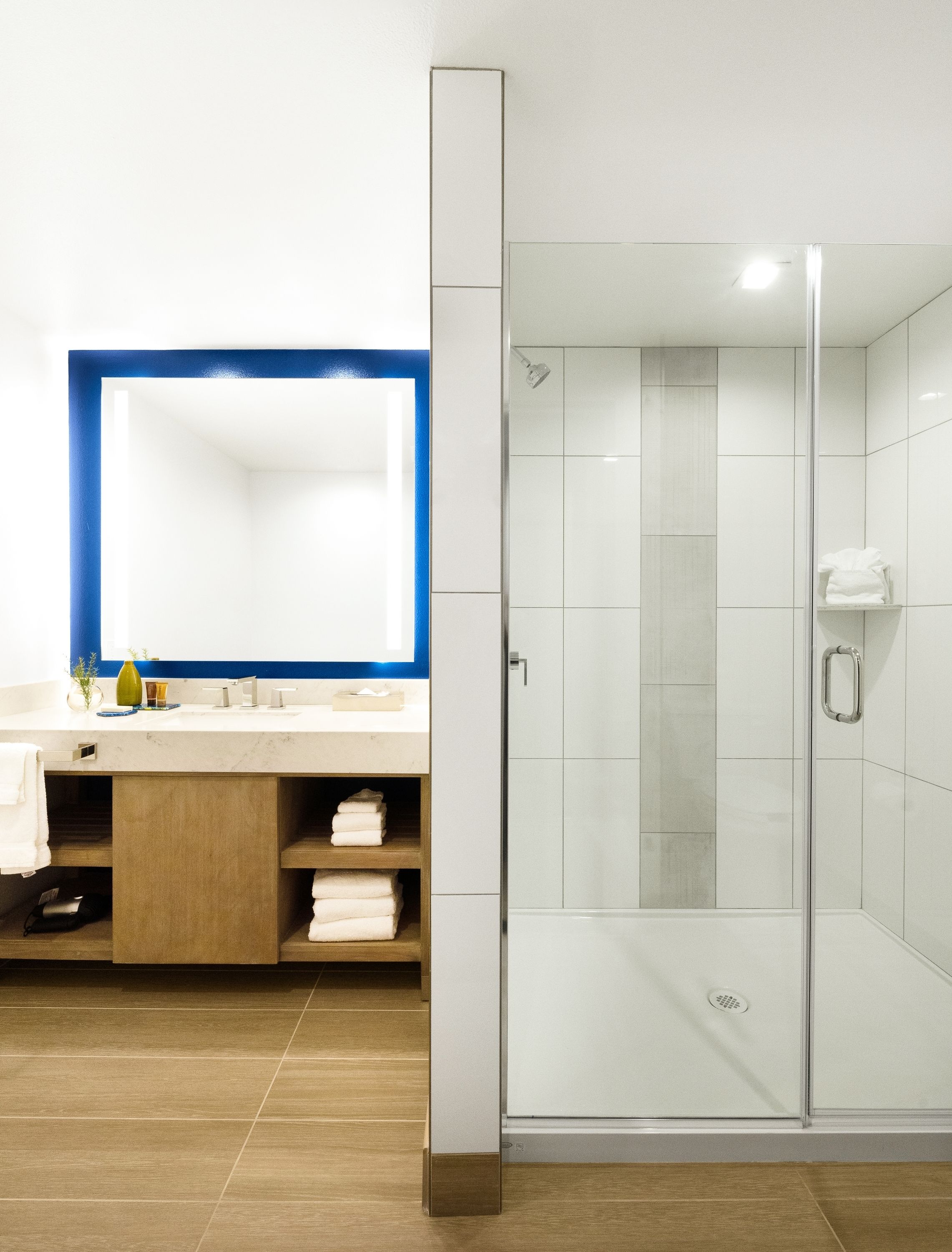 combined shower/bathtub, free toiletries, towels, soap