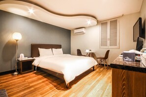 Premier Room | Desk, laptop workspace, free WiFi - Awesome Hotel (Jeonju)