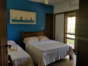 Hus Comfort - flera sängar - rökare | Individuell inredning, mörkläggningsgardiner och gratis wi-fi