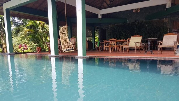 2 outdoor pools - Paradise Garden Resort (Yatiyantota)