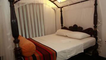 In-room safe, iron/ironing board, free WiFi, bed sheets