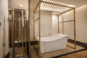 Quarto quádruplo superluxo, 2 quartos, quartos conectados | Escrivaninha, cortinas blackout, camas extras/dobráveis (sobretaxa)