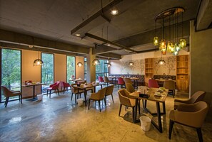 Daily local cuisine breakfast (CNY 18 per person)