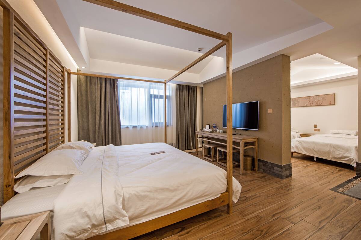 Luxury Quadruple Room, 2 Bedrooms, Connecting Rooms | Desk, blackout drapes, rollaway beds (surcharge), WiFi (free)