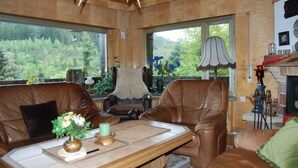 Interior - On the edge of the forest with a beautiful panoramic view of 2 valleys (Unterweißbach)