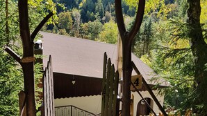 Property grounds - On the edge of the forest with a beautiful panoramic view of 2 valleys (Unterweißbach)