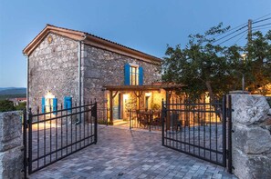 Exterior - Holiday house MAREVIC with pool (Vrh)