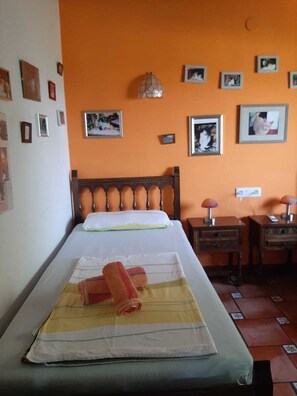 4 habitaciones, tabla de planchar con plancha y cuna de viaje