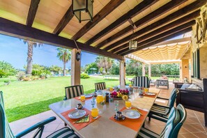 Outdoor dining - Rural villa in Mallorca Els Mitjans with pool (Arta)