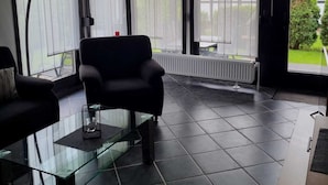 Smart TV, stereo - Vacation home that offers rest and relaxation during every season (Niedersachsen)