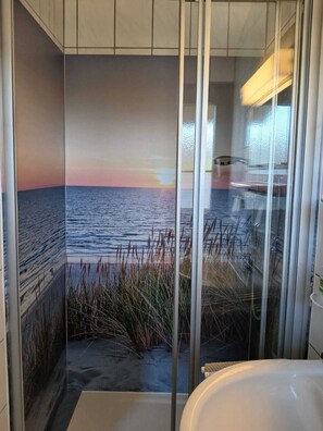 Een douche, toiletpapier