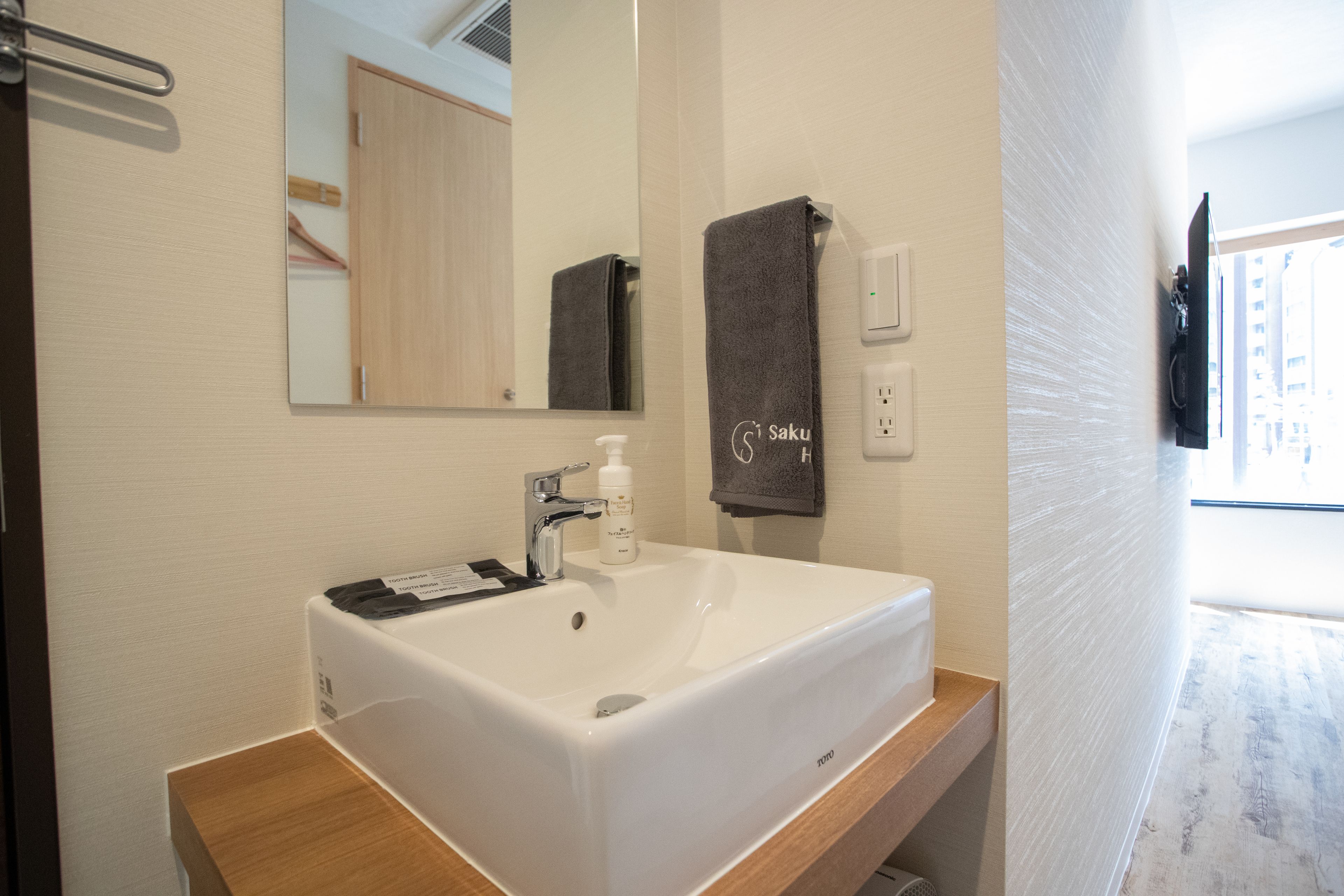 desk, blackout curtains, free wifi, bed sheets