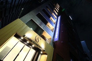 Exterior detail - Sakura Cross Hotel Akihabara (Tokyo)