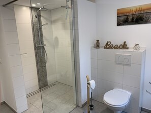 Towels, toilet paper - Beautiful newly renovated apartment near the Baltic Sea (Dassow)