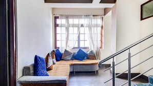 Lobby sitting area - FabExpress Parasol Residency (Gangtok)