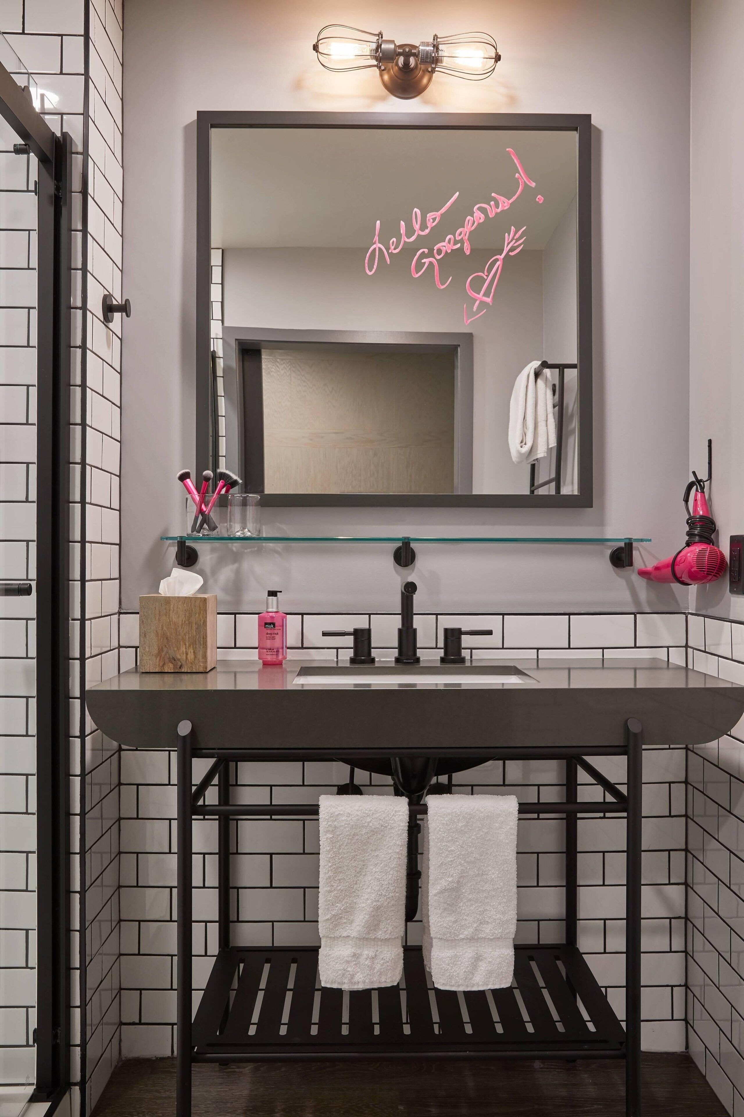 combined shower/bathtub, free toiletries, hair dryer, towels